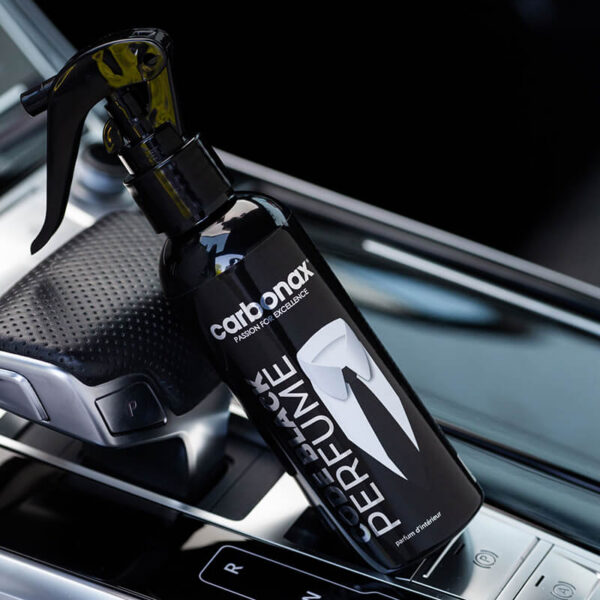 Αρωματικό σπρέι αυτοκινήτου Code Black Carbonax 150ml